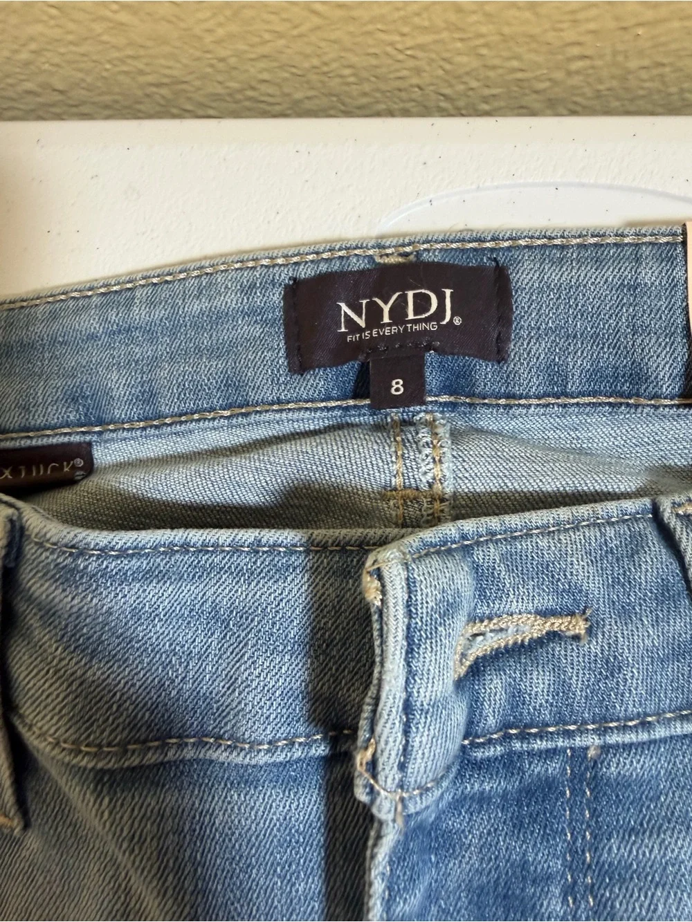 NYDJ High-Rise Straight Crop Jeans in Light Blue Wash NWT size 8